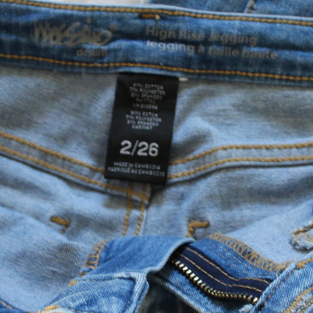 Mossimo High Rise Ripped Jegging Jean - Picture 2 of 6